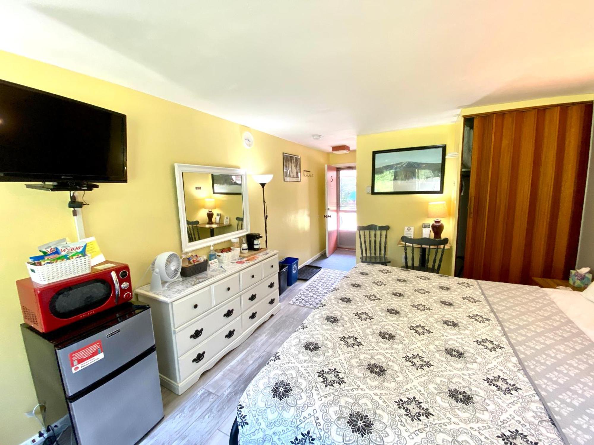 Snowdon Chalet Motel Londonderry ภายนอก รูปภาพ