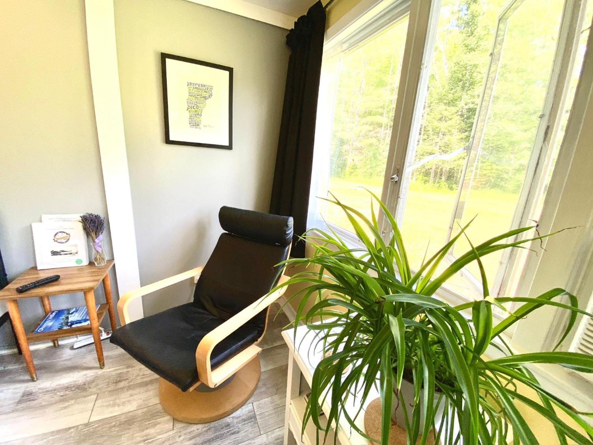 Snowdon Chalet Motel Londonderry ภายนอก รูปภาพ