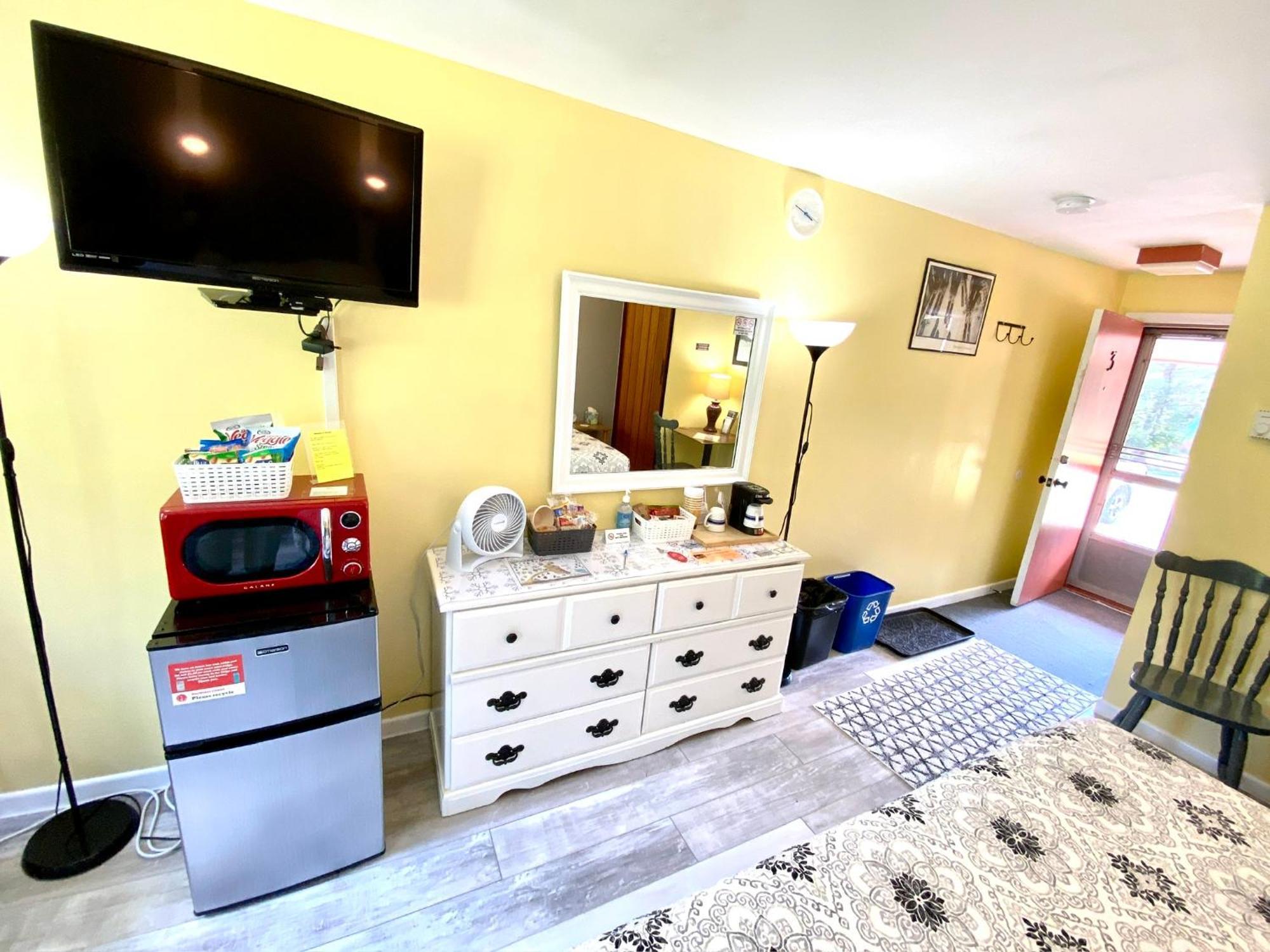 Snowdon Chalet Motel Londonderry ภายนอก รูปภาพ