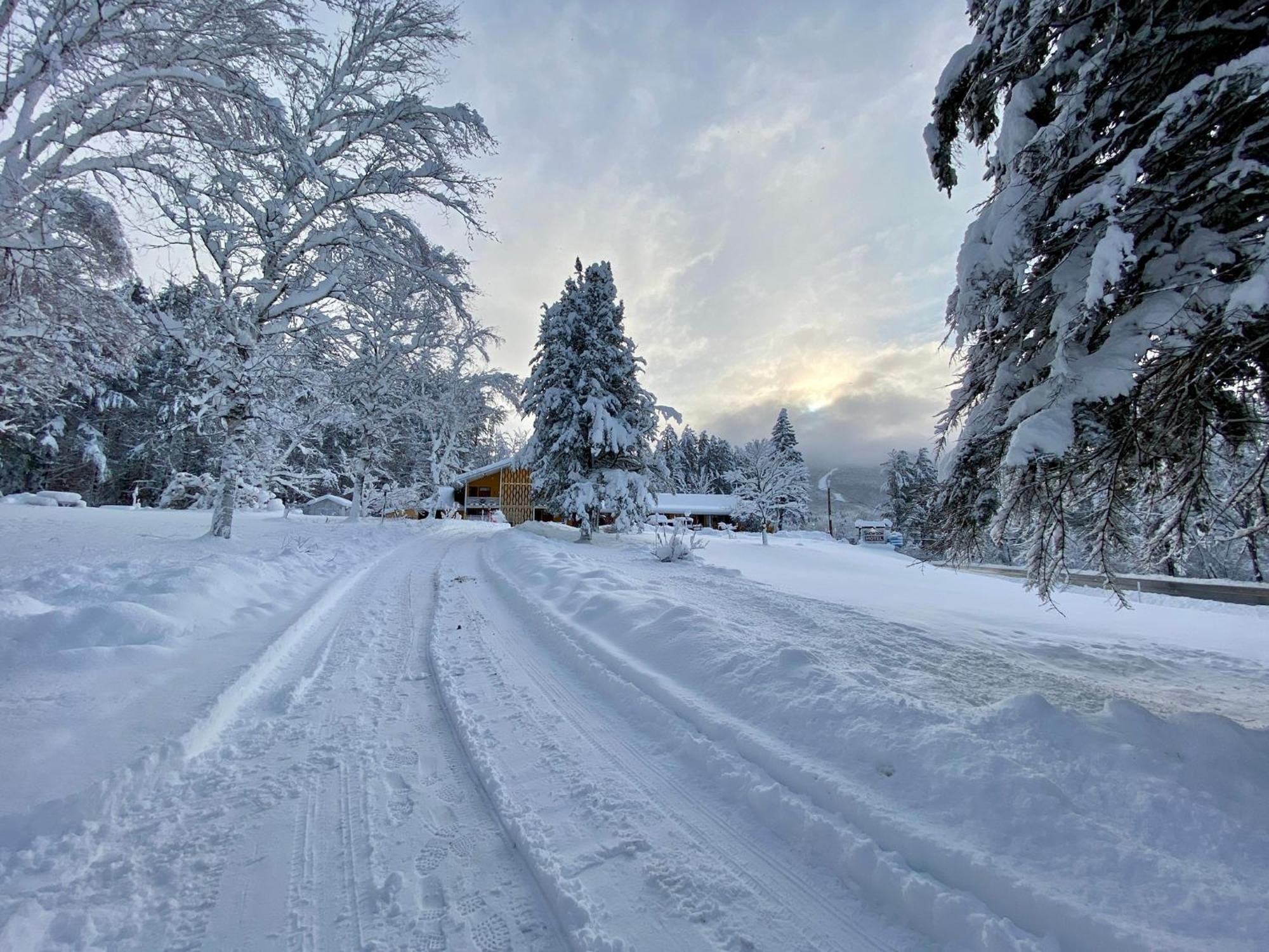 Snowdon Chalet Motel Londonderry ภายนอก รูปภาพ